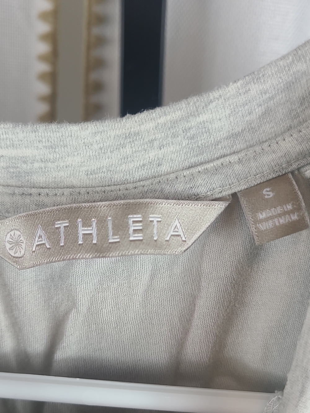 ATHLETA Apres Short Sleeve Ruched Dress Stretch Jersey Light Heather Grey Small - Picture 4 of 5